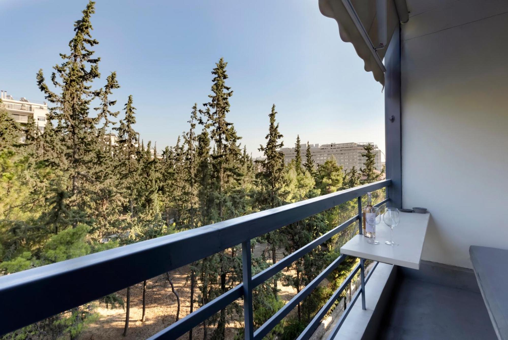 Elegant, Chic, Hip 2 Bedroom W/ Forest View In Athens! Bagian luar foto